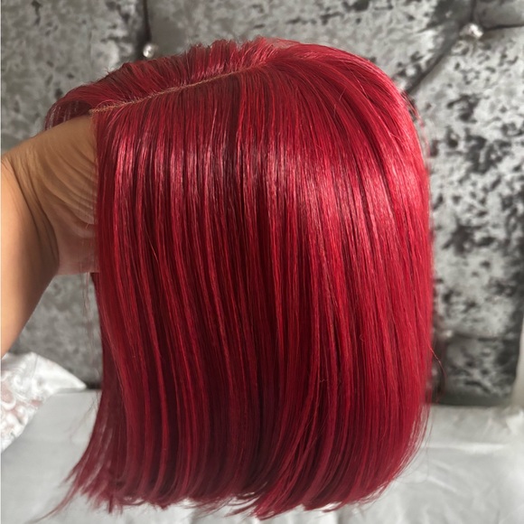 Nataly Asymmetrical short Bob - Picture 5 of 9